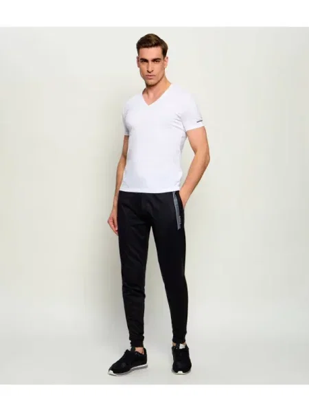 Tricou
