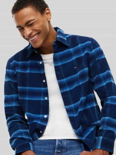 Koszula casualowa o kroju regular fit z fakturą sztruksu Tommy Jeans granatowa