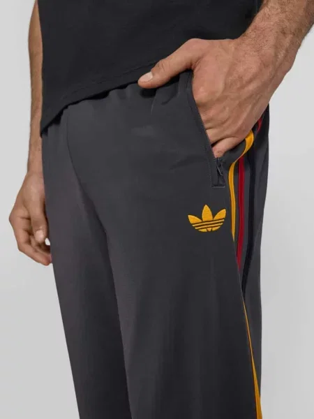 Spodnie dresowe o kroju relaxed fit z paskami z logo model FIREBIRD' Adidas Originals