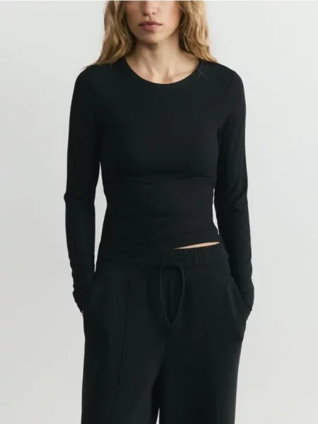 Reserved Longsleeve z modalem czarny