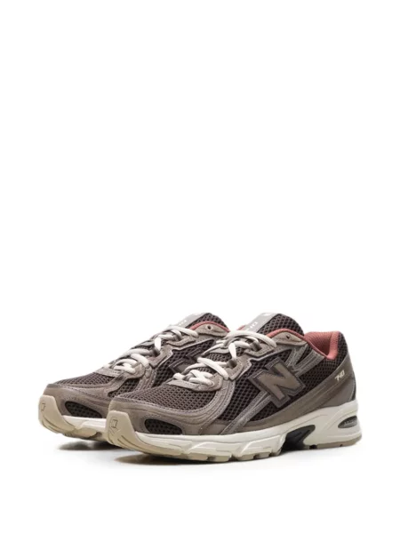 Sneakerși New Balance maro
