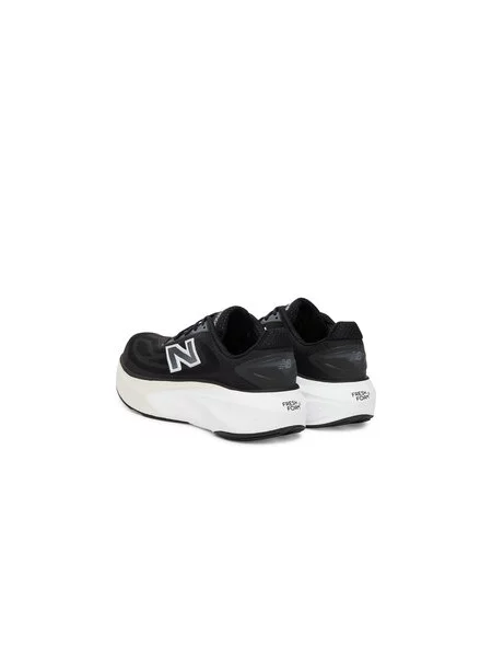Tekaški čevlji New Balance More V6 črna