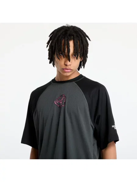 Тениска The North Face с принт сиво