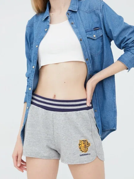 Kraťasy Superdry s aplikací high waist šedá