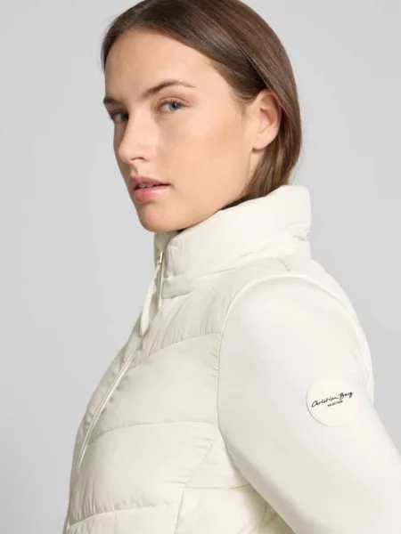 Kurtka pikowana Slim Fit z ocieplanym stójką Christian Berg Woman Selection biały