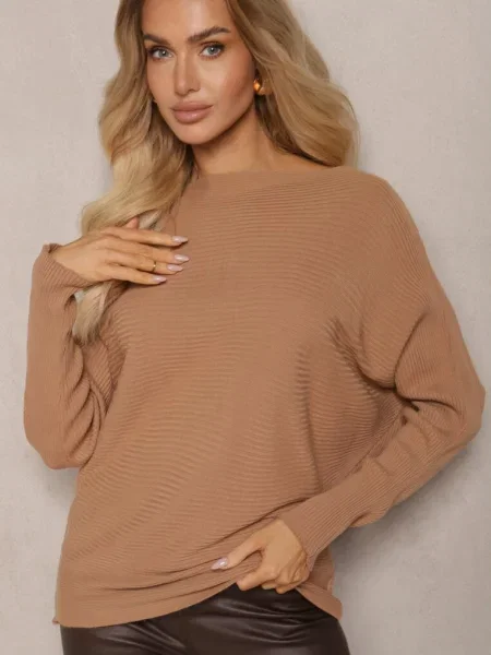 Sweter o Klasycznym Kroju i Dekoltem w Łódkę Valorvia beżowy
