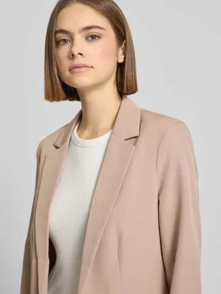 Żakiet z kołnierzem z połami model ‘Bossy’ Pieces