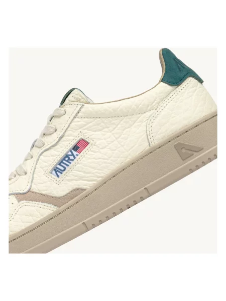 Sneakersy Autry białe