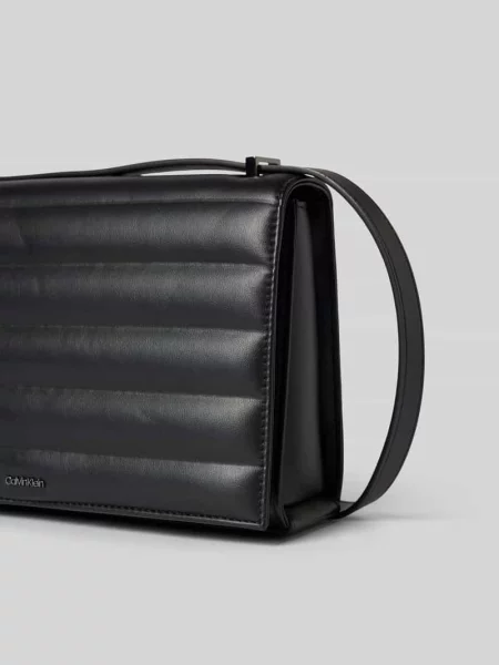 Kopertówka Calvin Klein skórzana z autografem czarna