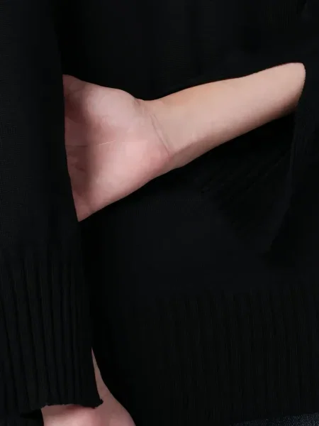 Pulover Roberto Collina cu decolteu în V negru