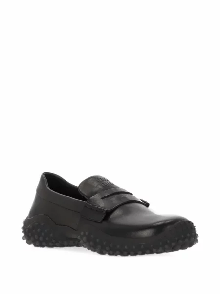Loafersy Miu Miu z logo czarne