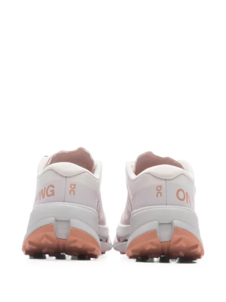 Sneakerși On