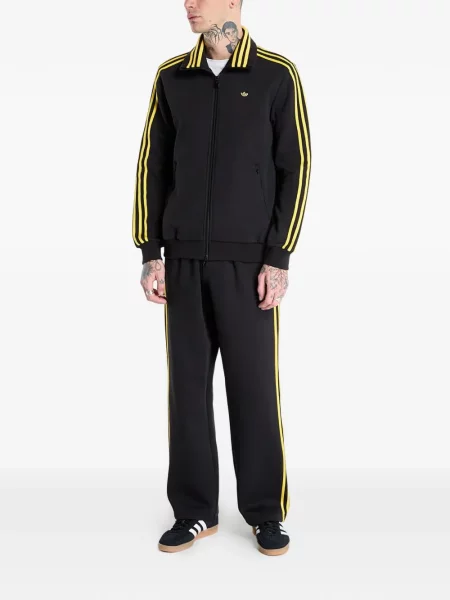 Dlouhé běžecké boty Adidas Terrex s krátkými rukávy s výstřihem do v černé