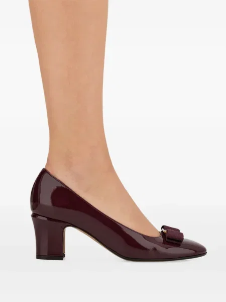 Pantofi cu toc Ferragamo cu funde violet