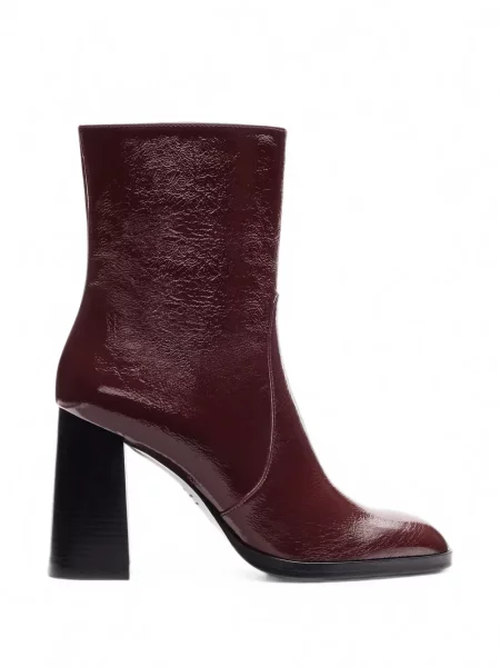 Botine Stuart Weitzman din piele de lac roșu