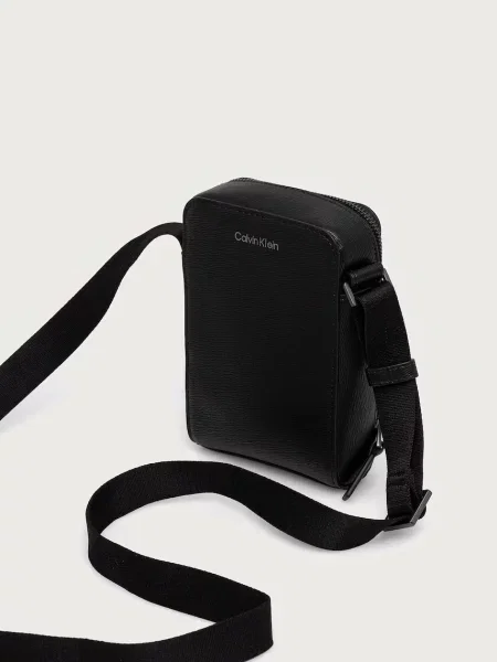 Műbőr táska Calvin Klein fekete