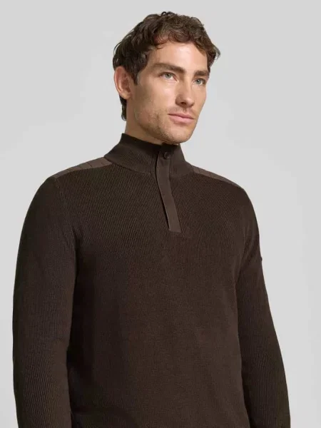 Sweter z dzianiny z poduszkami na ramionach Bugatti
