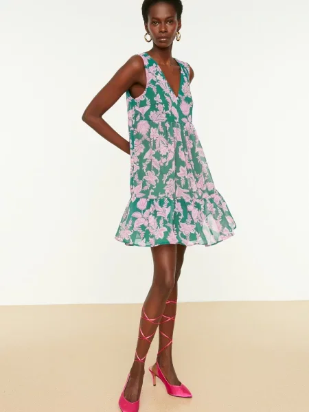 Sukienka mini Trendyol w kwiatki różowa