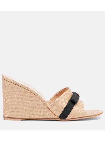 Papuci tip mules Gianvito Rossi cu pană bej