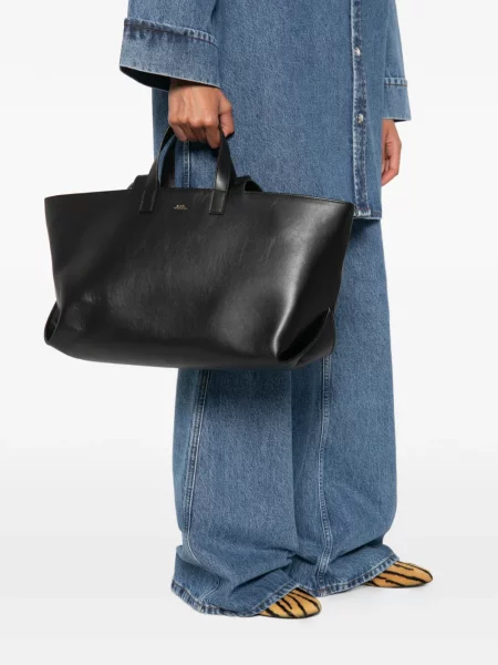 Kožená shopper kabelka A.p.c. s autogramem černá
