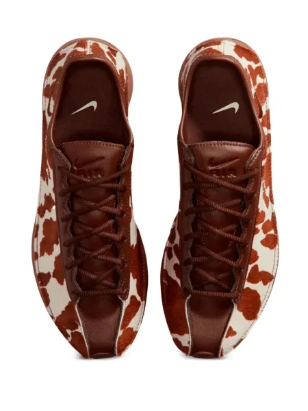 Велурени маратонки Nike бяло