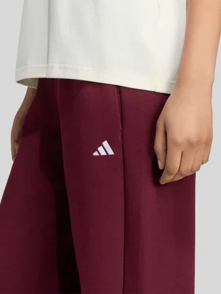 Spodnie dresowe o kroju regular fit z mieszanki bawełny model W SL FC PT' Adidas Sportswear