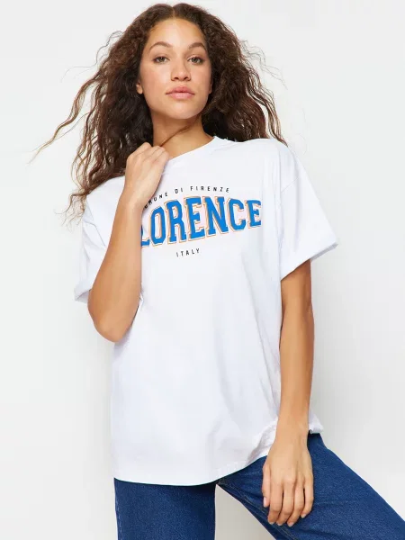 Tricou Trendyol tricotate cu imagine cu decolteu rotund alb