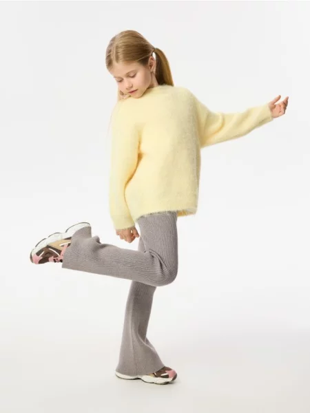 Reserved Pantaloni flare cu adaos de gri-închis gri