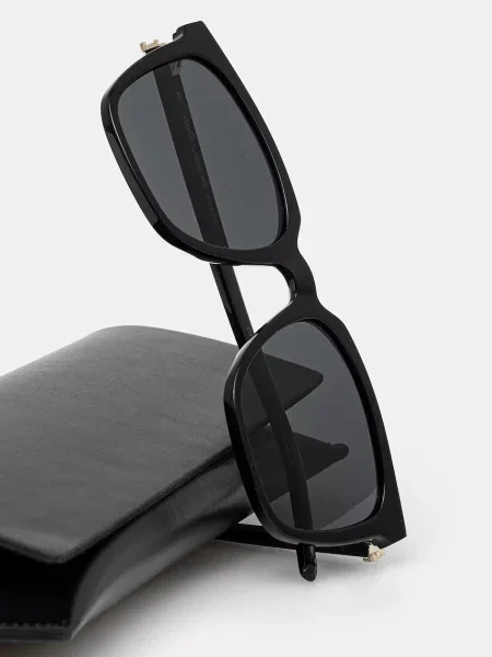 Солнцезащитные очки Saint Laurent черные