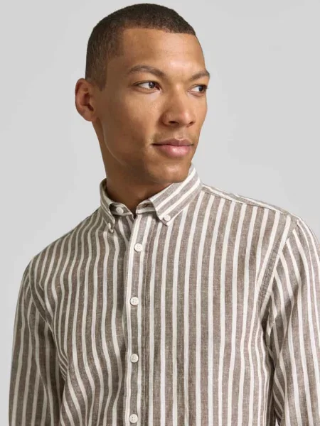 Koszula casualowa o kroju relaxed fit z kołnierzykiem typu button down Lindbergh