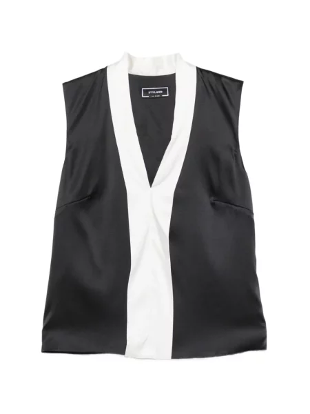 S ovratnikom bluza Styland crna