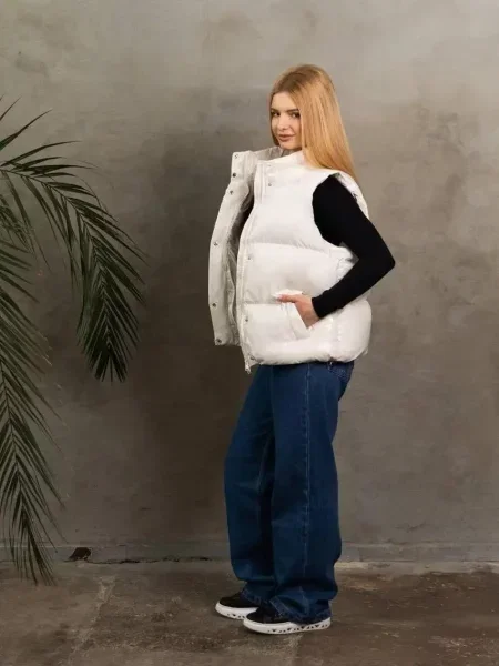 Утеплений жилет Tian молочний