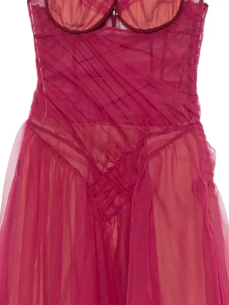 Rochie mini Nensi Dojaka drapată de costum roșu