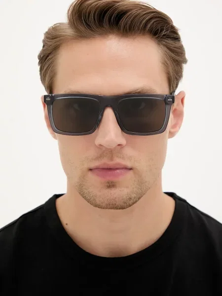 Солнцезащитные очки Boss черные