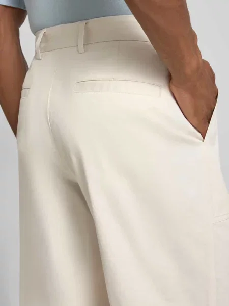 Spodnie o kroju loose fit o szerokości z mieszanki bawełny model Selected Homme białe