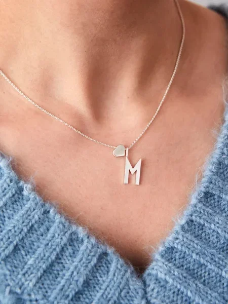 Ожерелье Design Letters серебряное