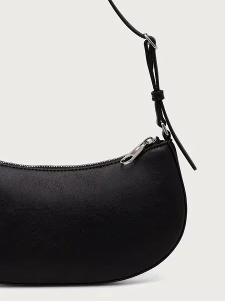 Tommy Jeans torebka rogal z imitacji skóry czarna