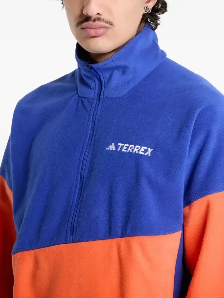 Pruhované tričko Adidas s autogramem s výstřihem do v černé