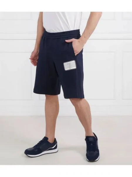 Pantaloni scurți