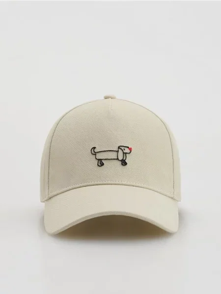 Кепка Reserved с вышивкой бежевая