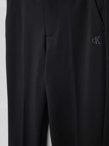 Spodnie o kroju tailored fit z mieszanki z zakładkami w pasie model ‘PUNTO’ Calvin Klein Jeans czarne