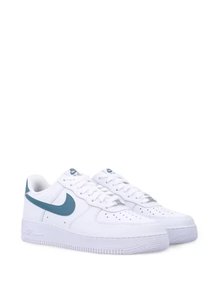 Sneakerși Nike Vomero cu model leopard din piele de căprioară roșu