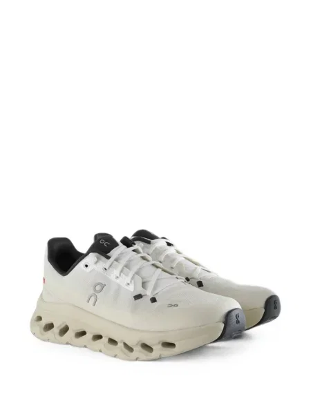 Sneakerși On