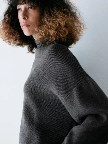 Sweter dzianinowy z kominem antracytowy Kobieta XS MANGO