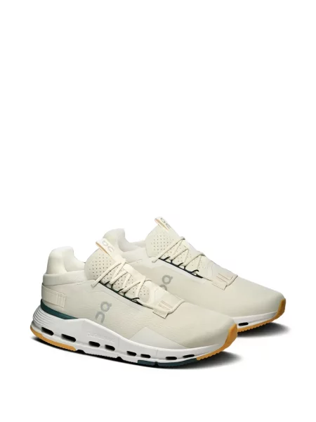 Sneakerși On