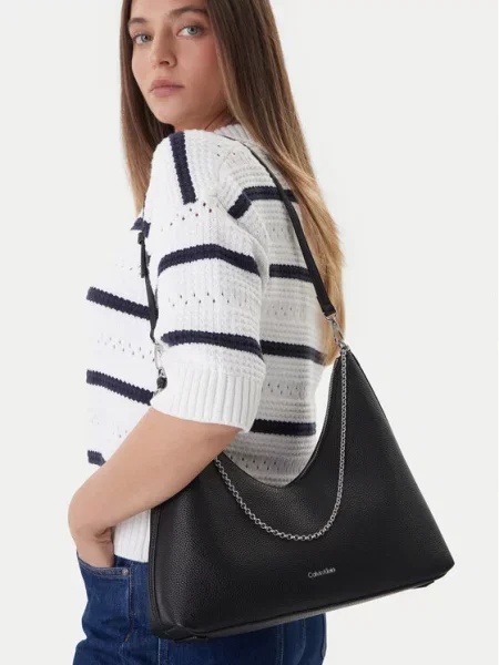 Calvin Klein Kabelka Emblem Hw Pebble Shoulder Bag čierna