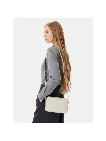 Calvin Klein Geantă Embossed Logo Camera Bag bej