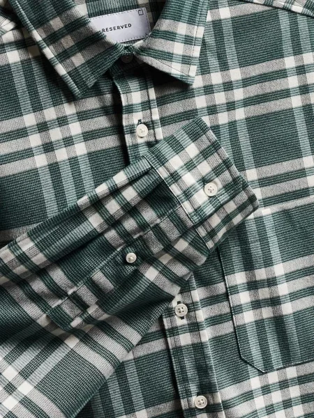 Reserved Картата сорочка regular fit темно-зелений зелена