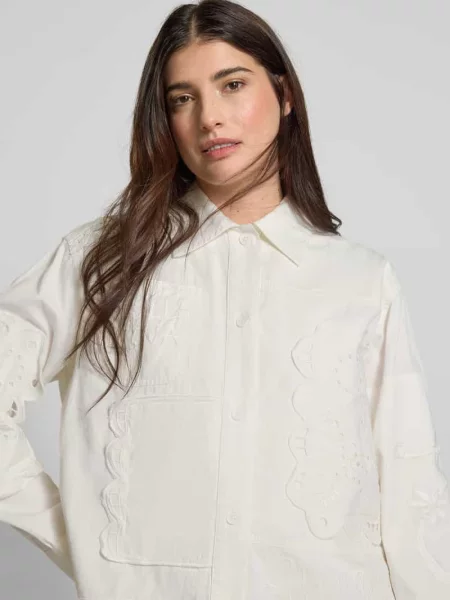 Bluzka o kroju relaxed fit z haftem angielskim model ‘Elements’ Stella Nova biała