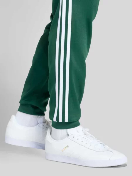 Spodnie dresowe o kroju slim fit z paski w kontrastowym kolorze Adidas Originals